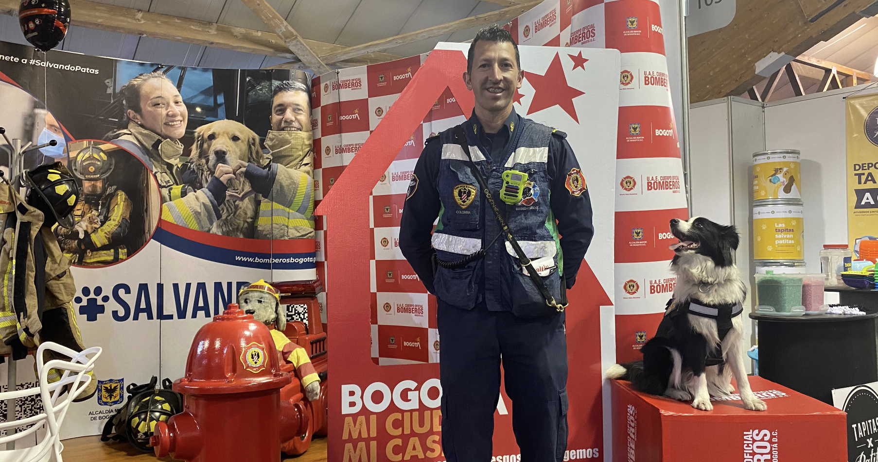Este es el stand en el que podrá encontrar el sticker para registrar a su mascota.