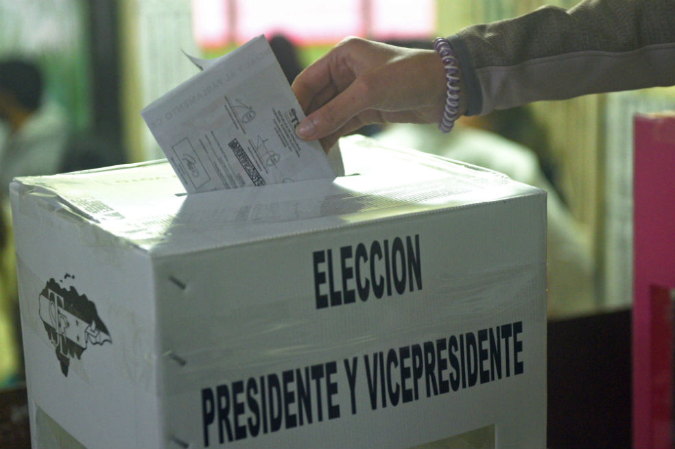 Sin resultado oficial, opositores y oficialistas celebran «triunfo» electoral en Honduras