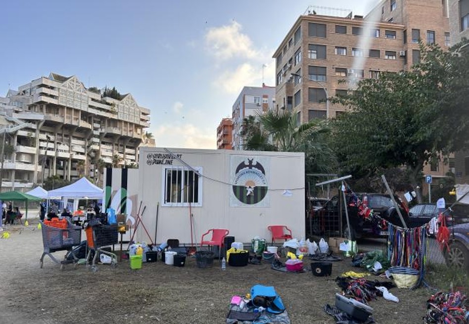 (Video) Equipo de fútbol adapta su cancha para acoger animales tras la DANA