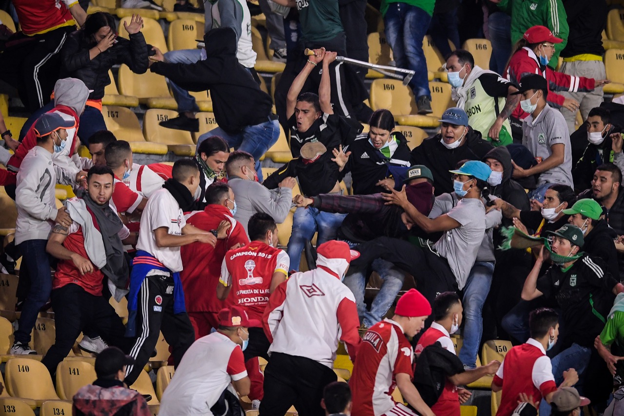 ¿A qué se enfrenta el agresor del hincha de Santa Fe en El Campín?