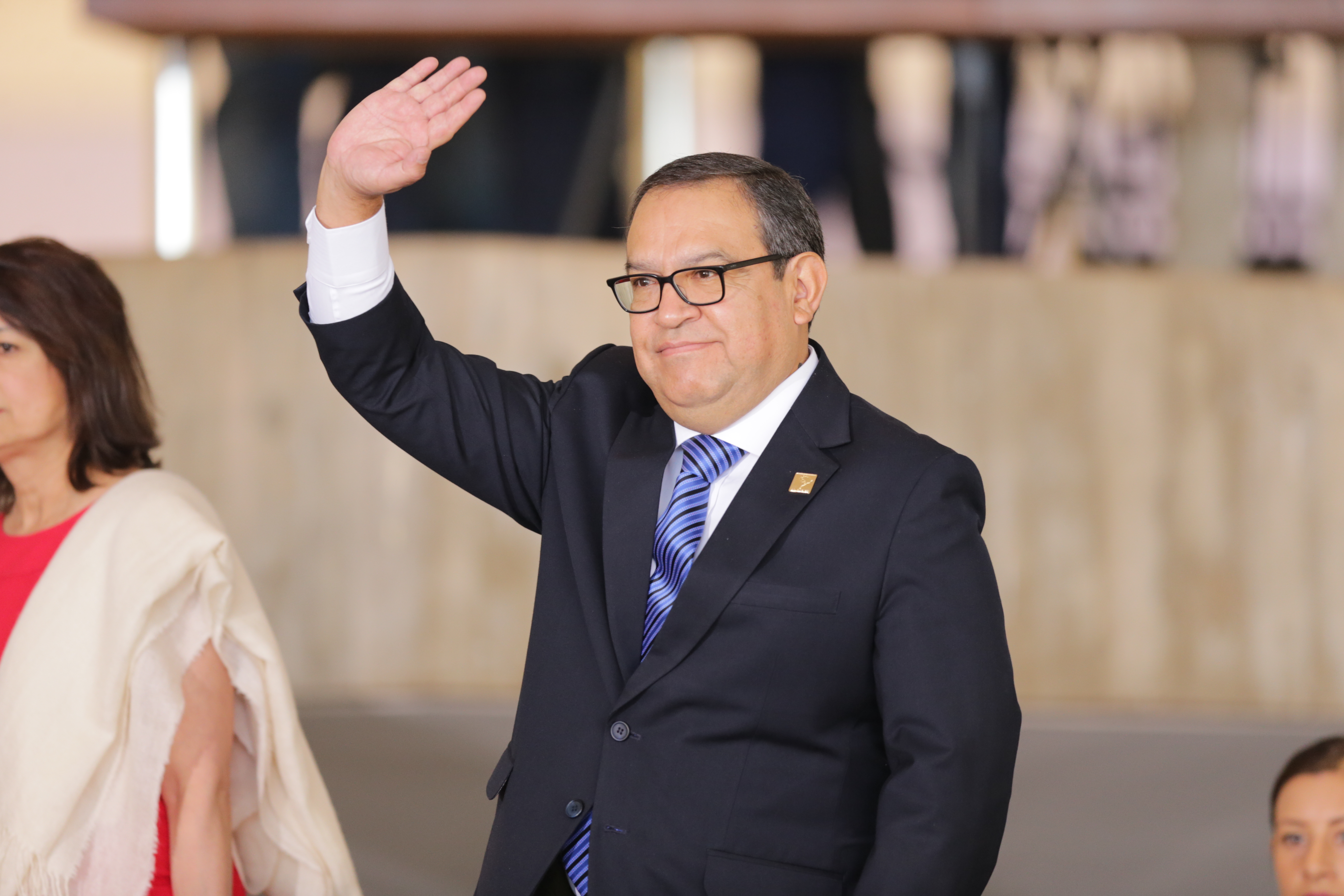 Perú pide garantías para su misión diplomática a México tras amenazas de muerte