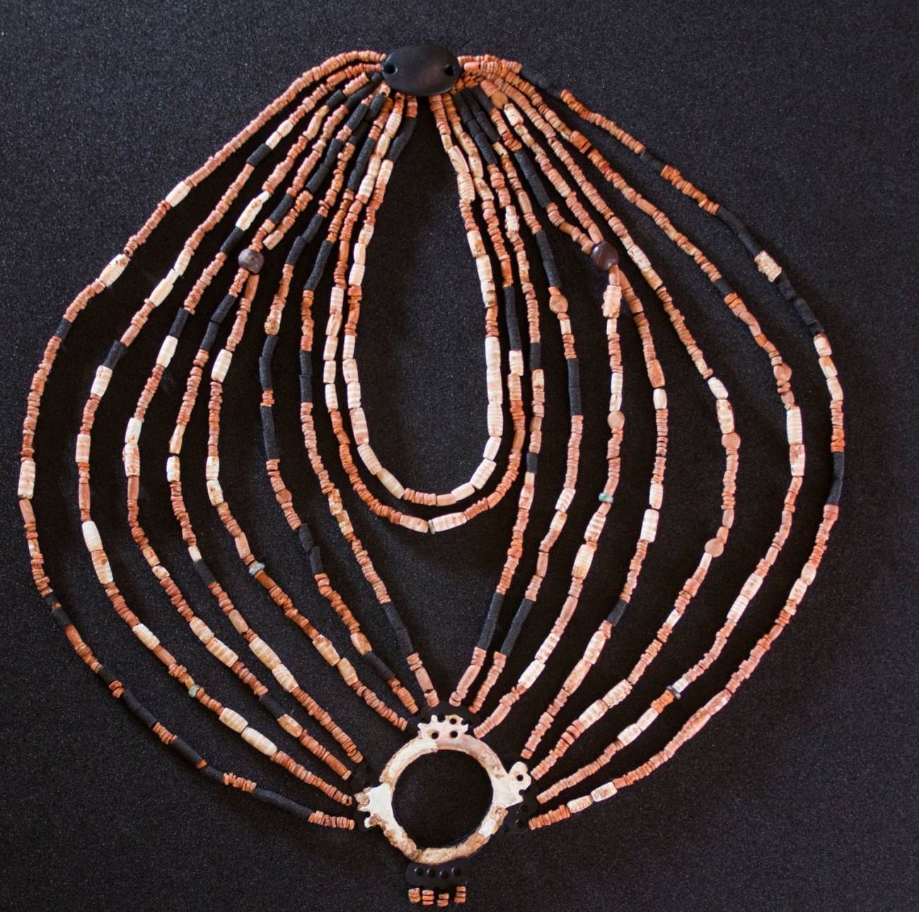 Las pistas que encontraron arqueólogos en un collar de hace  9.000 años