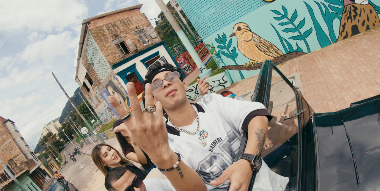 Él es Jhon TrapBoy, el nuevo exponente del reguetón colombiano que canta en Transmilenio