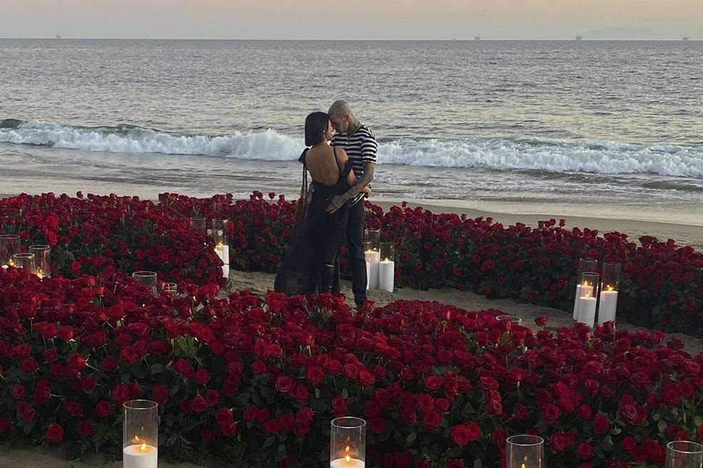 Kourtney Kardashian y Travis Baker se comprometieron este fin de semana. El 16 de febrero de este año anunciaron que estaban juntos.