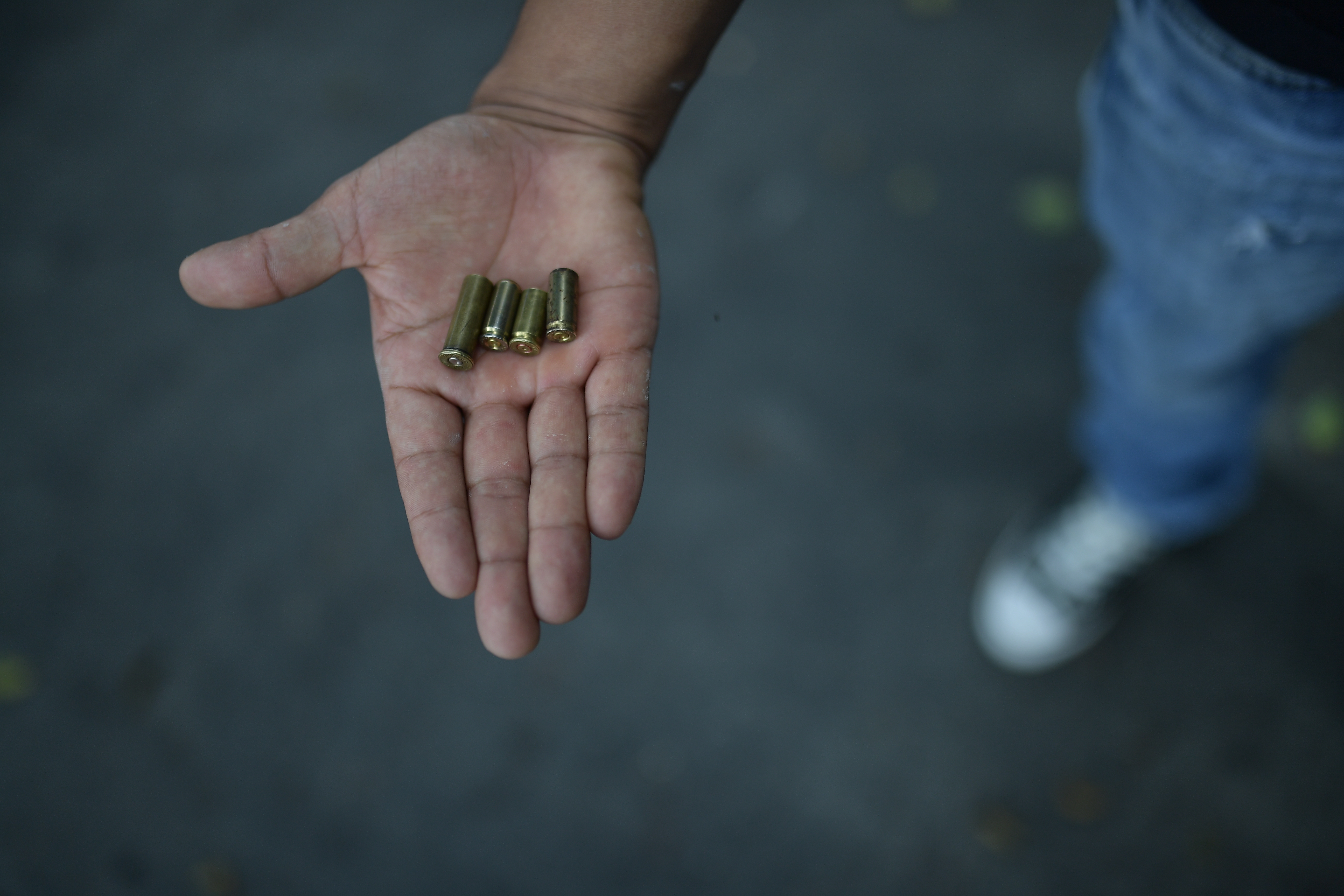 Disparos, casquillos de bala y otras consecuencias del uso desmedido de la fuerza por parte de la policía en el sector de Siloé en Cali