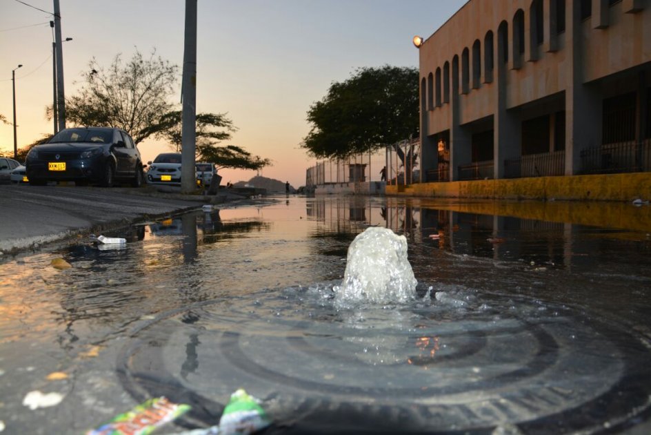 Aguas negras rebosaron el sistema de alcantarillado en Santa Marta