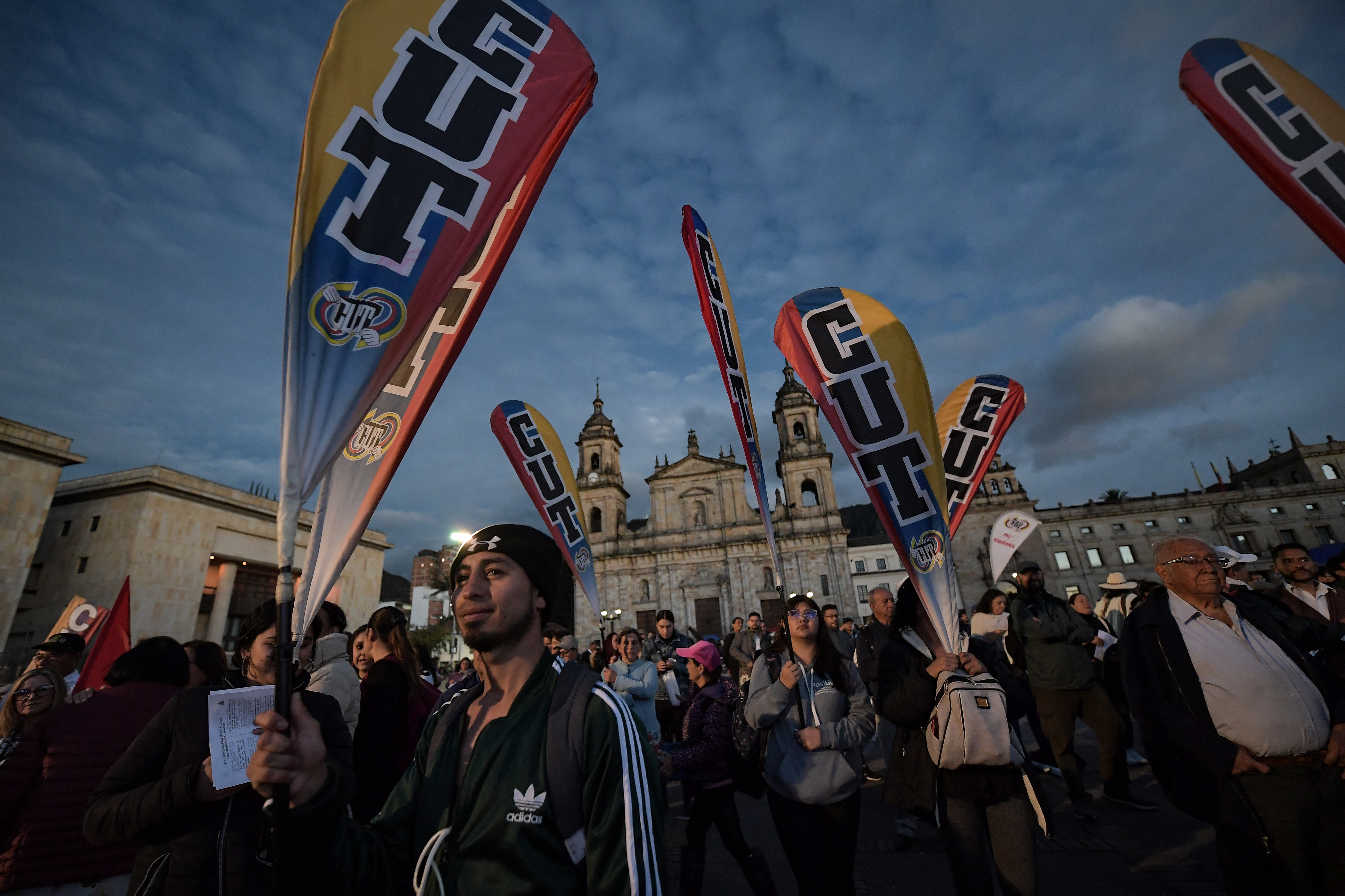 Oficialismo prepara cuatro jornadas de marchas para rodear al gobierno Petro