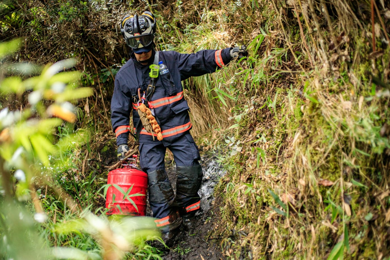 Organismos de socorro trabajan este 14 de noviembre en la zona de Arboreto, en La Calera, para tratar de encontrar a una persona reportada como desaparecida.
