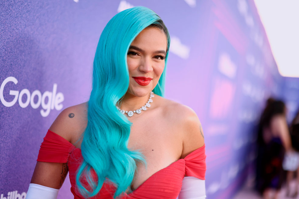 Karol G: Uno a Uno, sus cambios de cabello del negro al rojo