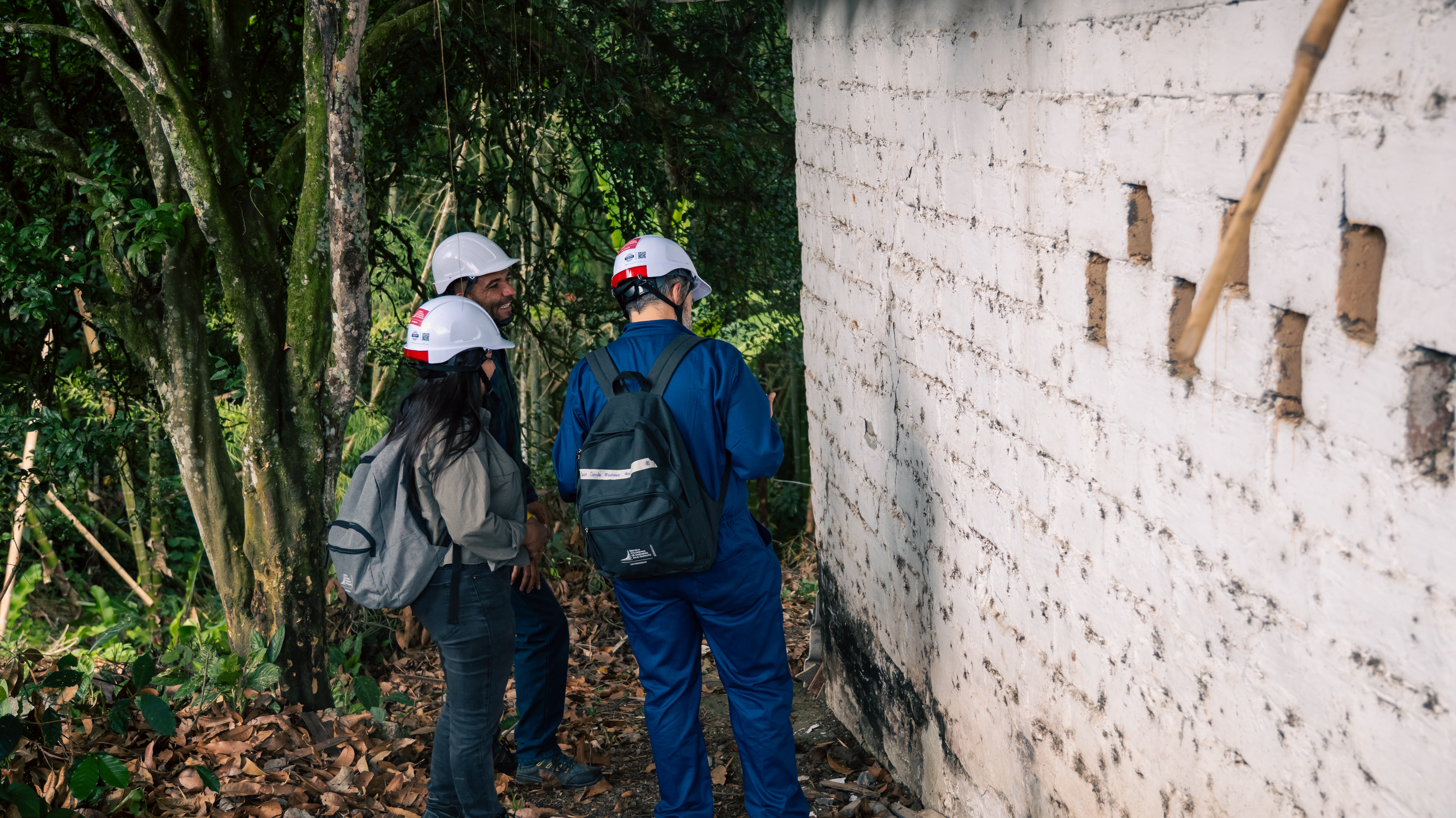 La Escuela Colombiana de Ingenería Julio Garavito convocó y envió profesionales al Eje Cafetero, para apoyar las labores de revisión estructural de edificios, casas y colegios.