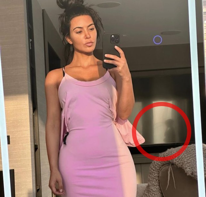 Kim Kardashian causó terror con foto de supuesto fantasma en su casa