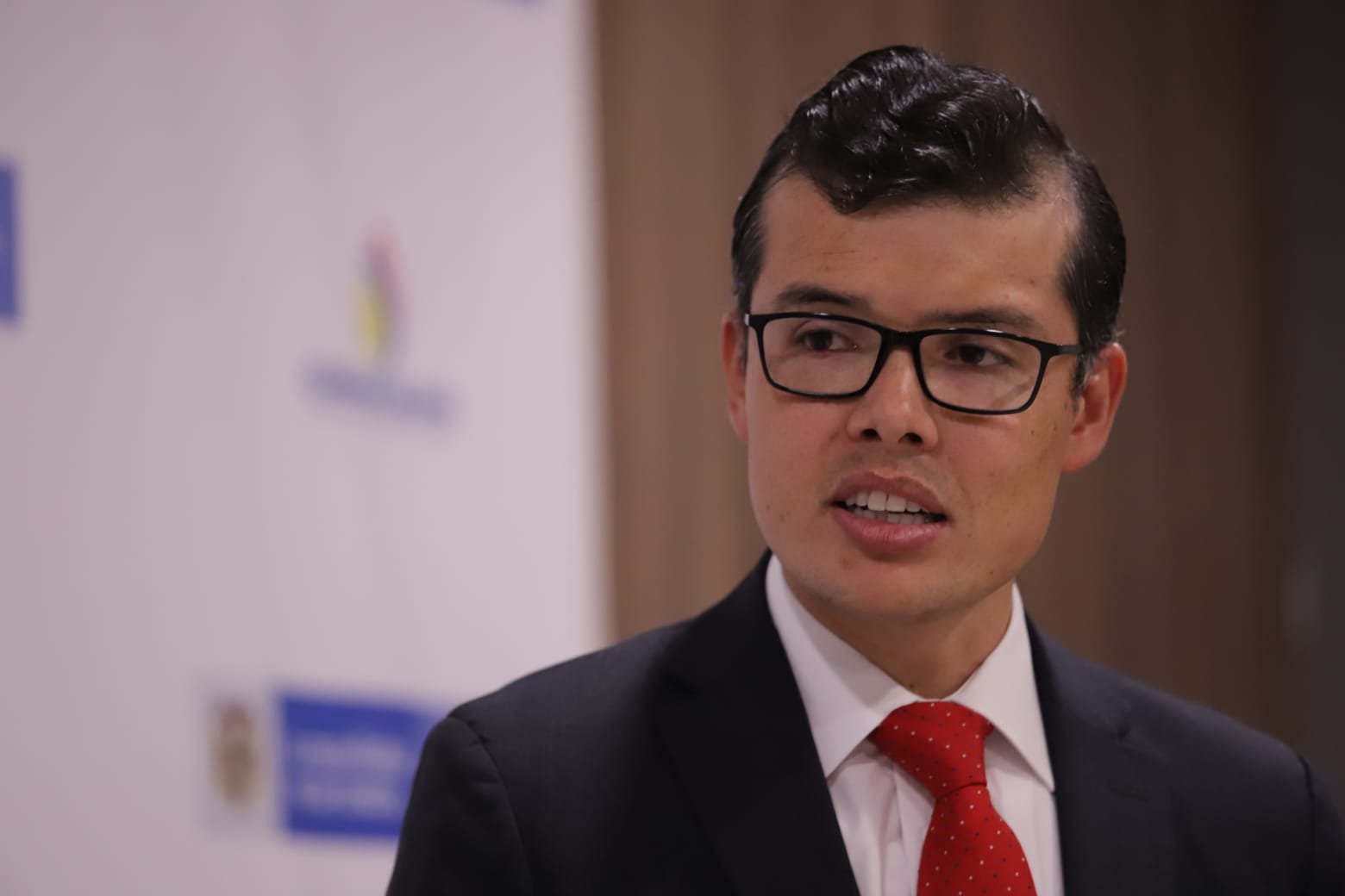 Camilo Pabón, quien se desempeñaba como Delegado de Tránsito y Transporte, será el nuevo Superintendente de Transporte. Es abogado egresado de la facultad de Derecho de la Universidad Externado de Colombia, especialista en Derecho Constitucional de la misma universidad, y especialista en Gestión Pública e Instituciones Administrativas de la Universidad de Los Andes.