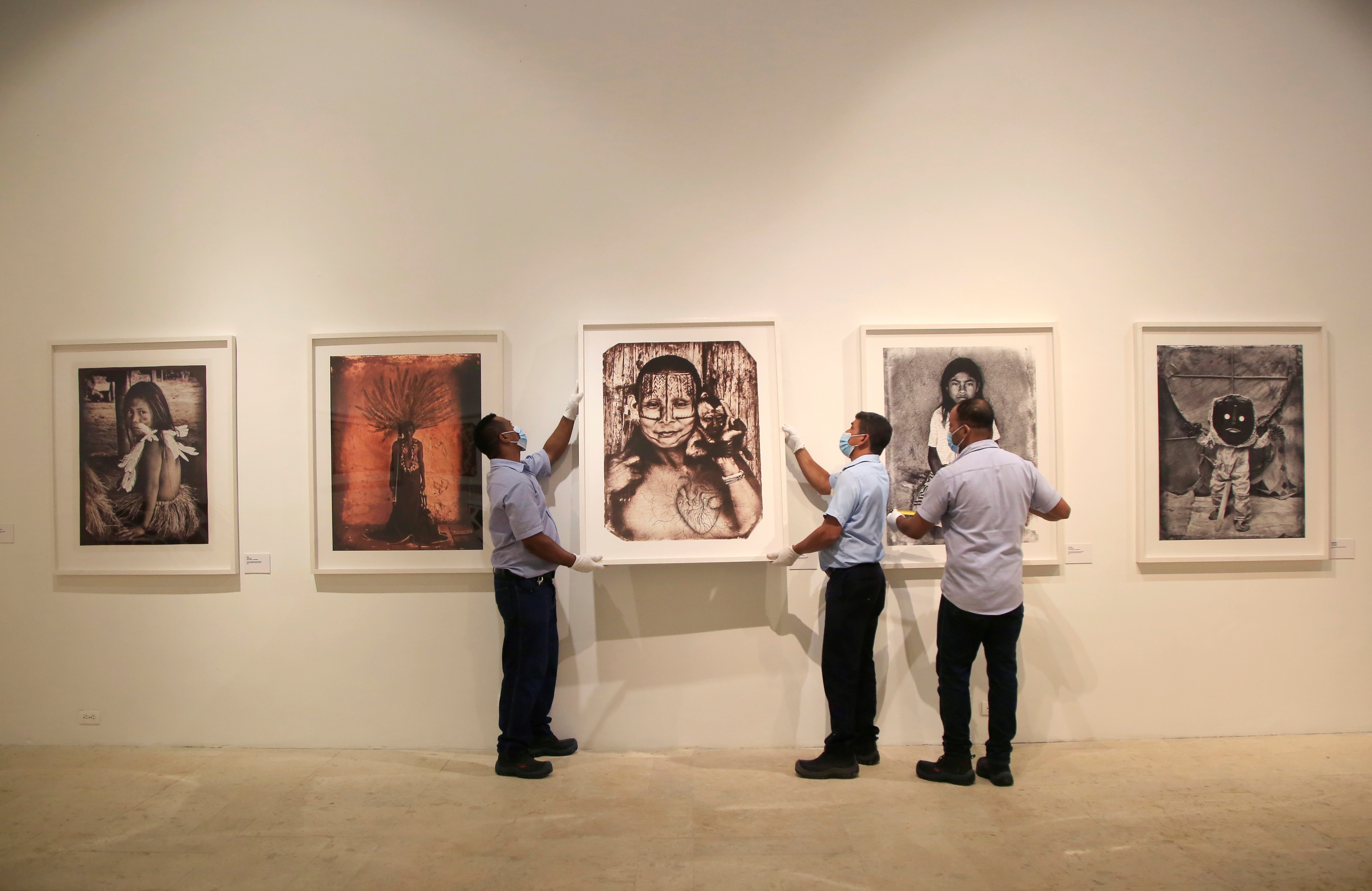 El fotógrafo Ruvén Afanador expone “Hijas del agua” en Cartagena de Indias
