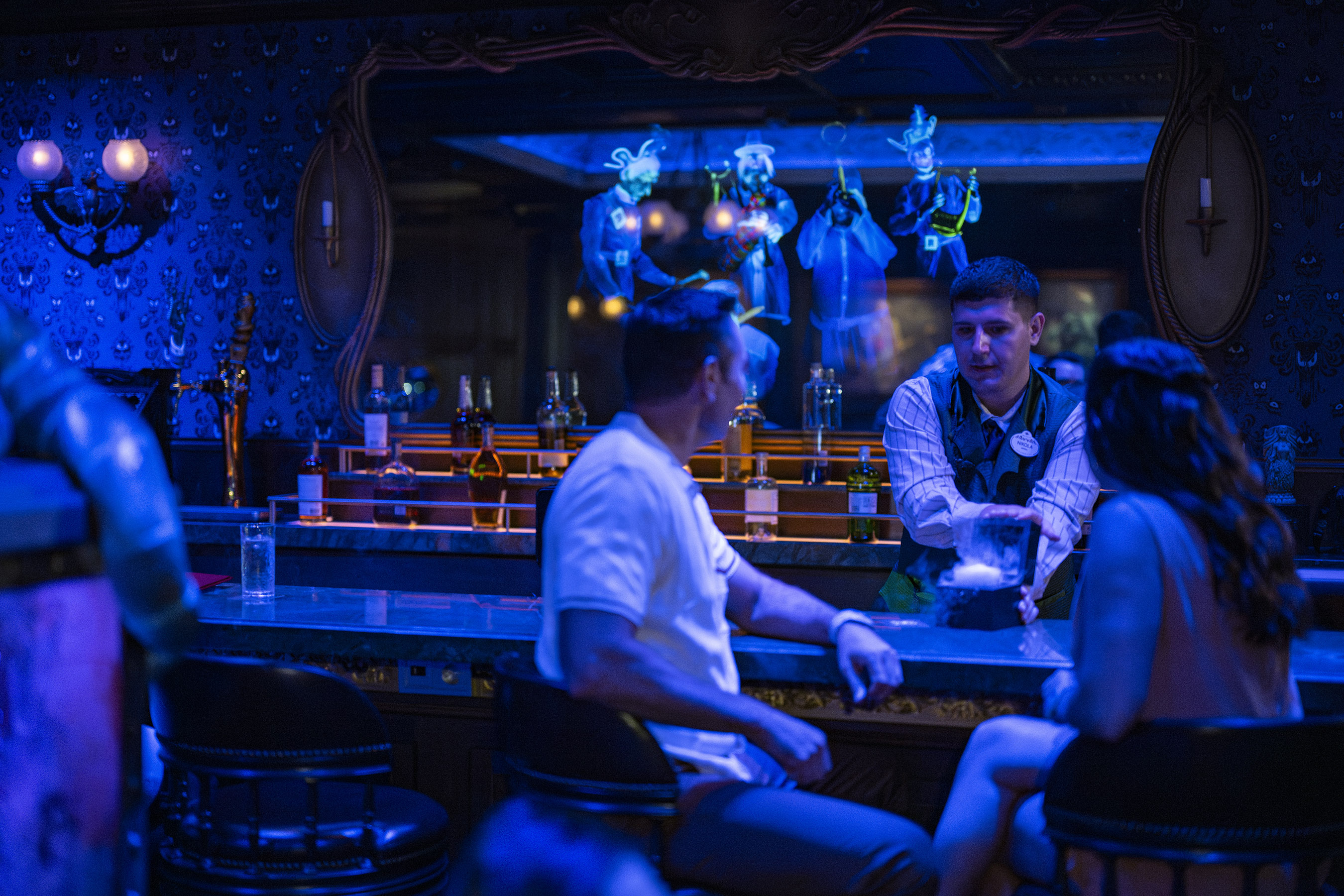 ¡Es impresionante! Todo se mueve, todo tiene algo especial. Este bar puede ser el más auténtico de cualquier crucero.