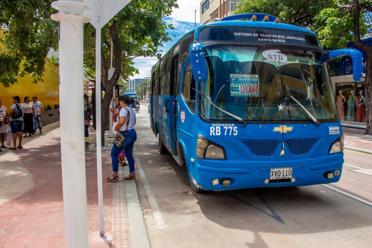 Alcaldía de Santa Marta anunció aumento en pasaje de buses y mínima de taxis de 2026