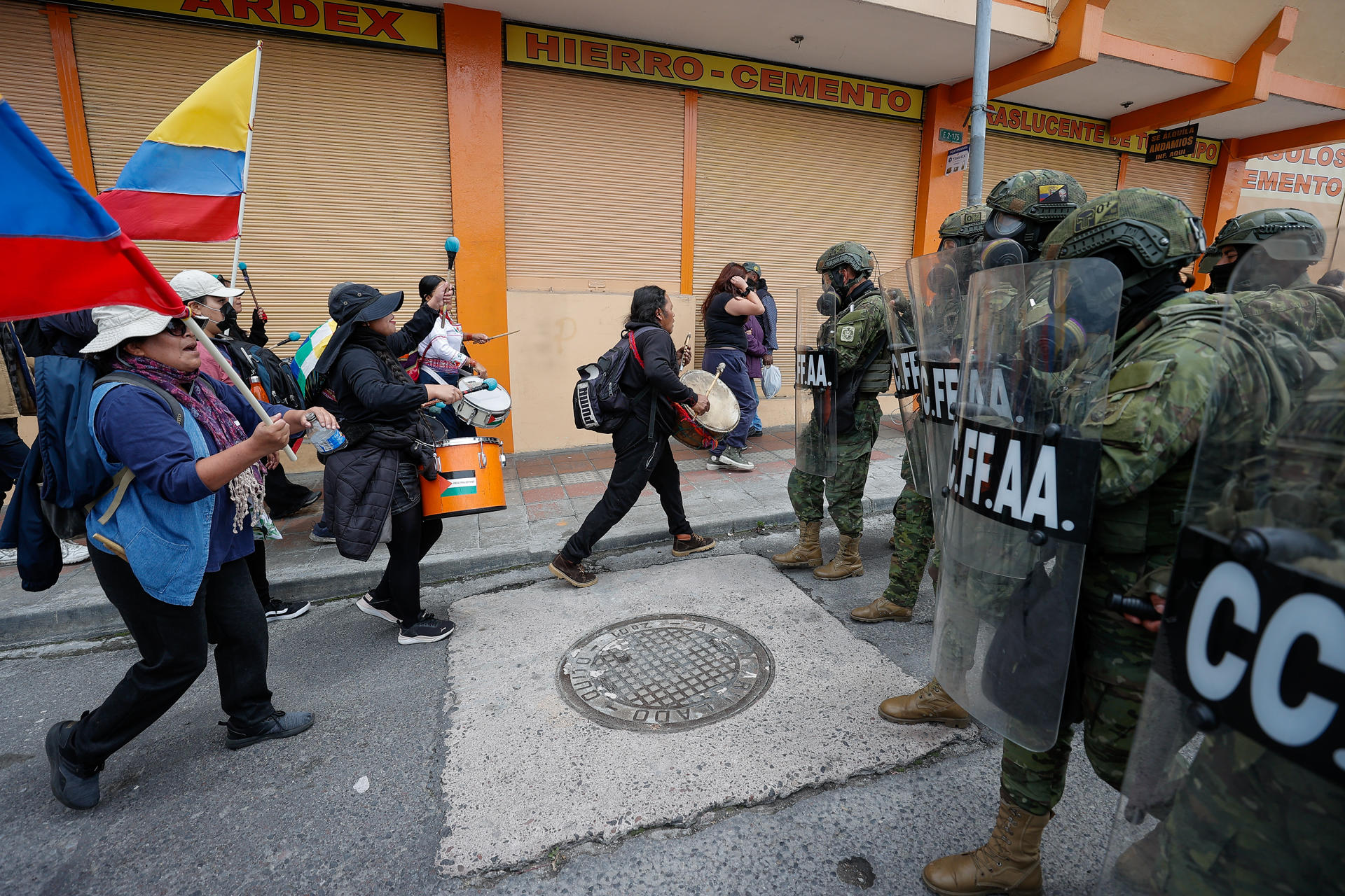 Crisis en Ecuador: denuncian “operación militar disfrazada” de Noboa