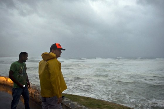 Tormenta Joaquín se convierte en huracán cerca de las Bahamas