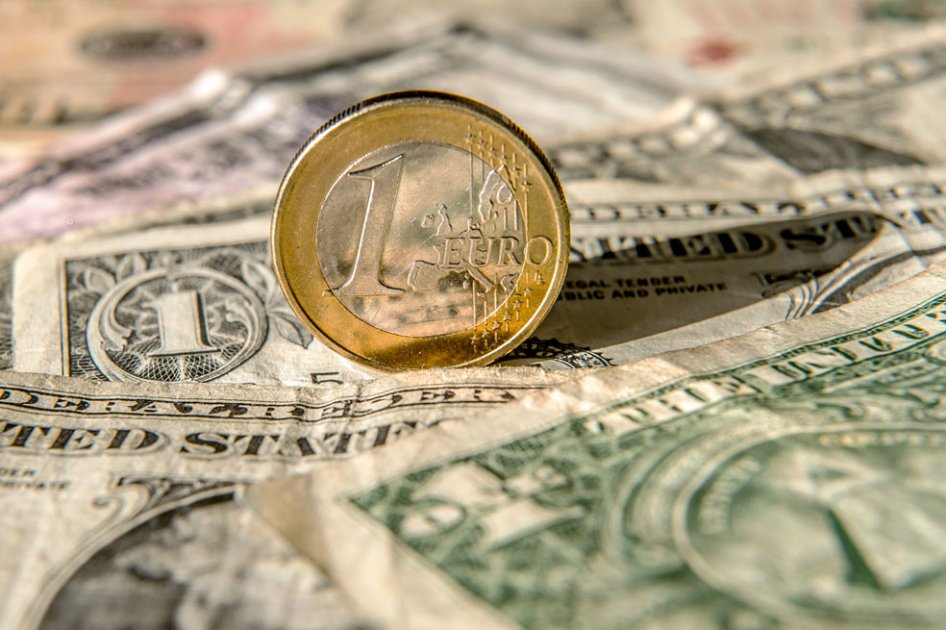 El euro se acerca a la paridad con el dólar a mayor velocidad de lo esperado