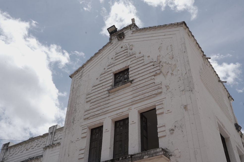 En la sede del Nogal, donde se dicta la licenciatura de música, la casa, que fue declarada como bien de interés cultural, está en muy malas condiciones.