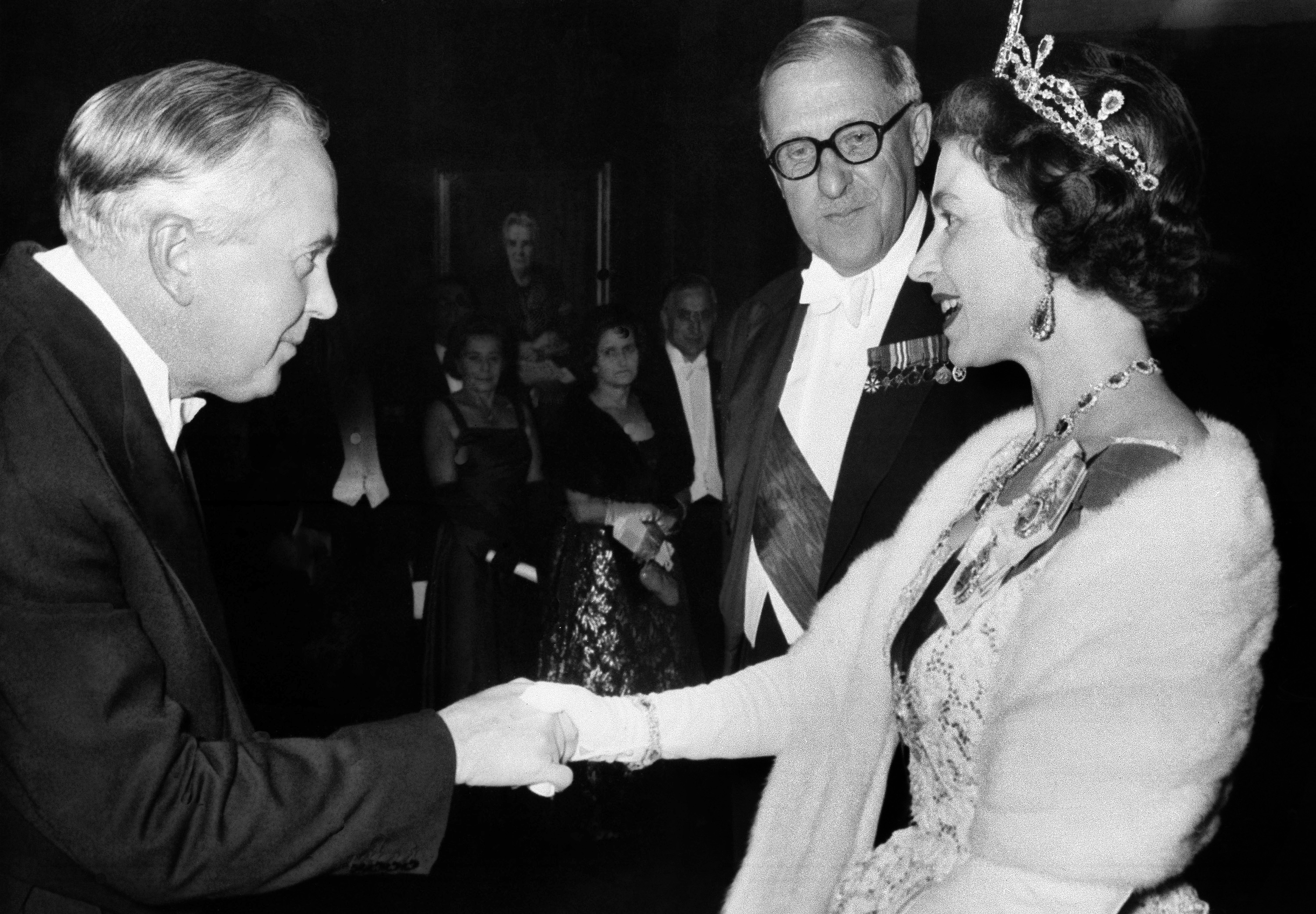 La Reina Isabel II y Harold Wilson (1964-1970) (1974-1976).