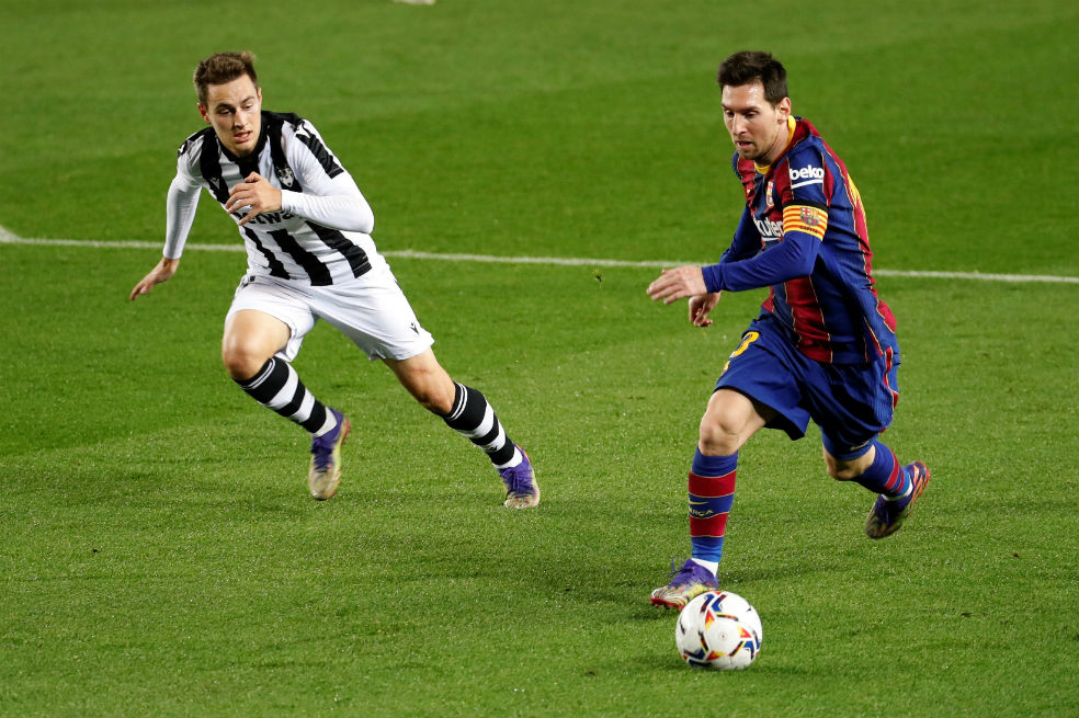 Lionel Messi rescató a un Barcelona que volvió a ganar