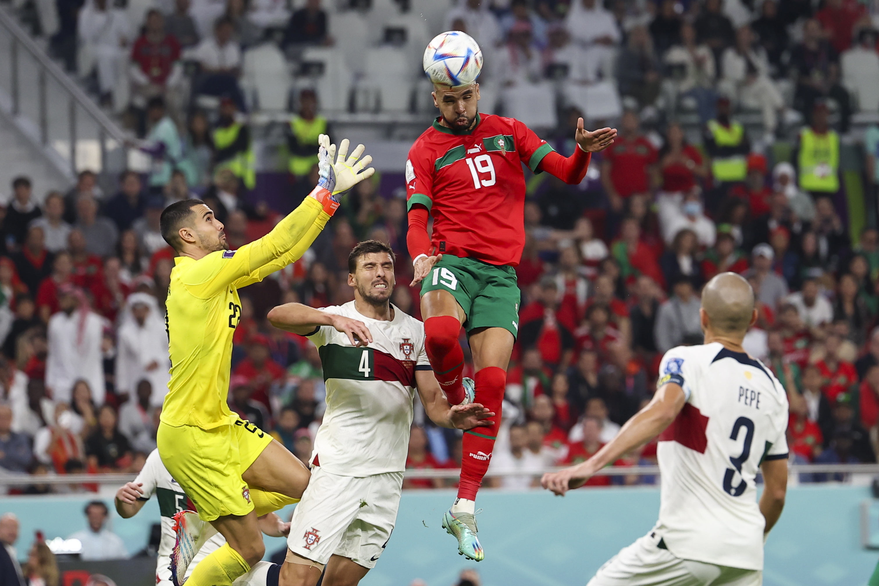 Doha (Qatar), 10/12/2022.- Youssef En-Nesyri (C) of Morocco leaps to score the opening goal during the FIFA World Cup 2022 quarter final soccer match between Morocco and Portugal at Al Thumama Stadium in Doha, Qatar, 10 December 2022. (Mundial de Fútbol, Abierto, Marruecos, Catar) EFE/EPA/JOSE SENA GOULAO