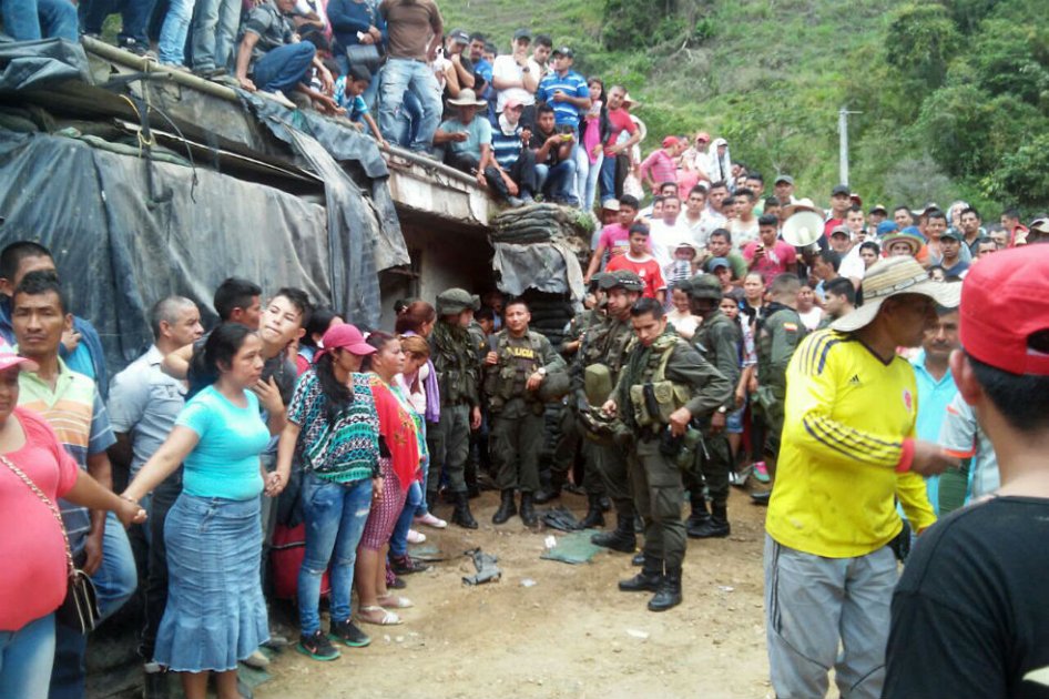 Atacan helicóptero que llevaba de regreso a policías a El Mango, Cauca