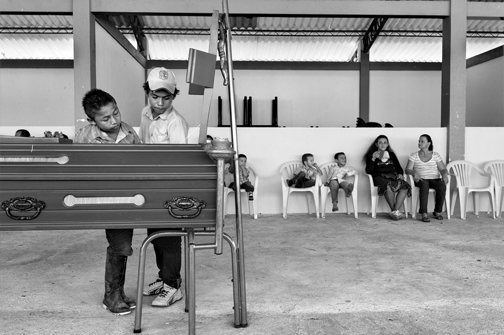 “Macondo”, el libro que retrata la guerra y la paz en Colombia