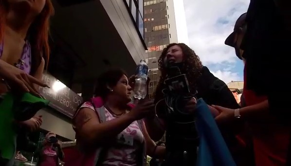 Agredieron a periodista en medio de manifestaciones en Medellín