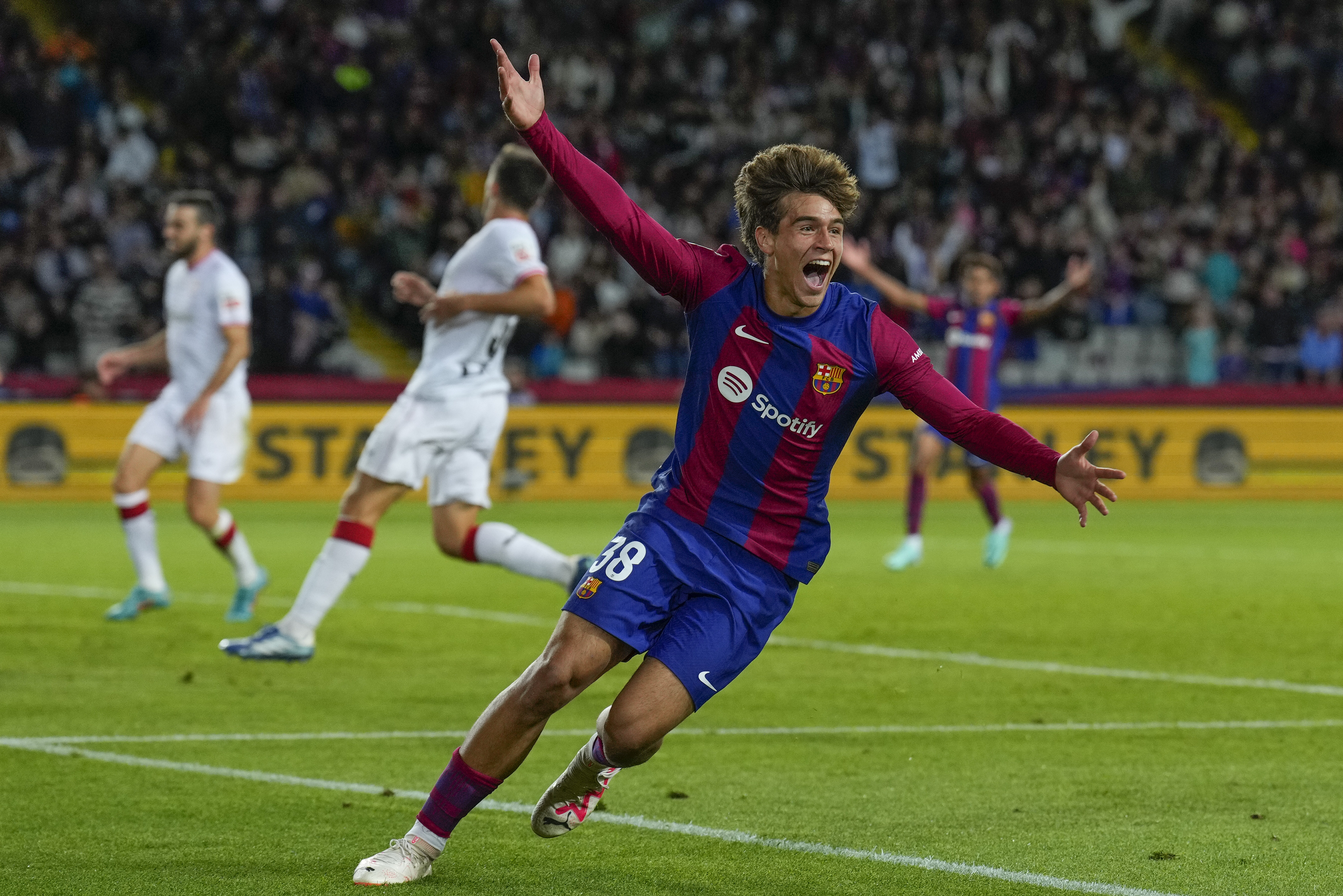 Debutó y a los 34 segundos marcó: así fue el gol de Marc Guiu con Barcelona