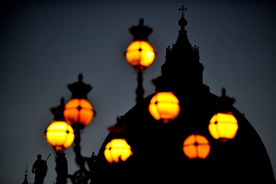 ‘El papa está solo’: habla el autor del libro con documentos filtrados del vaticano