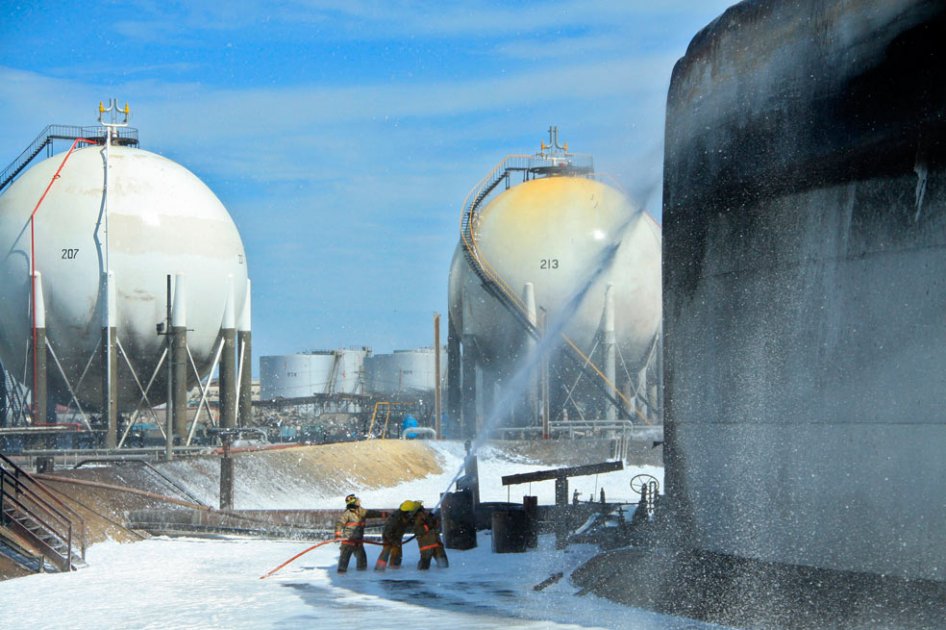 Gobierno venezolano arrancó reconstrucción de refinería de Amuay