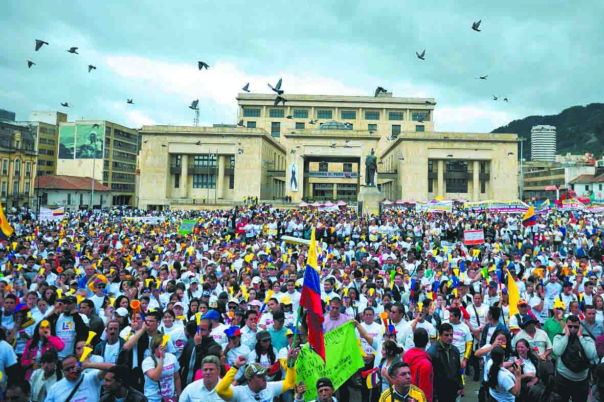 Comerciantes de Bogotá protestan frente al Congreso. / Gustavo Torrijos