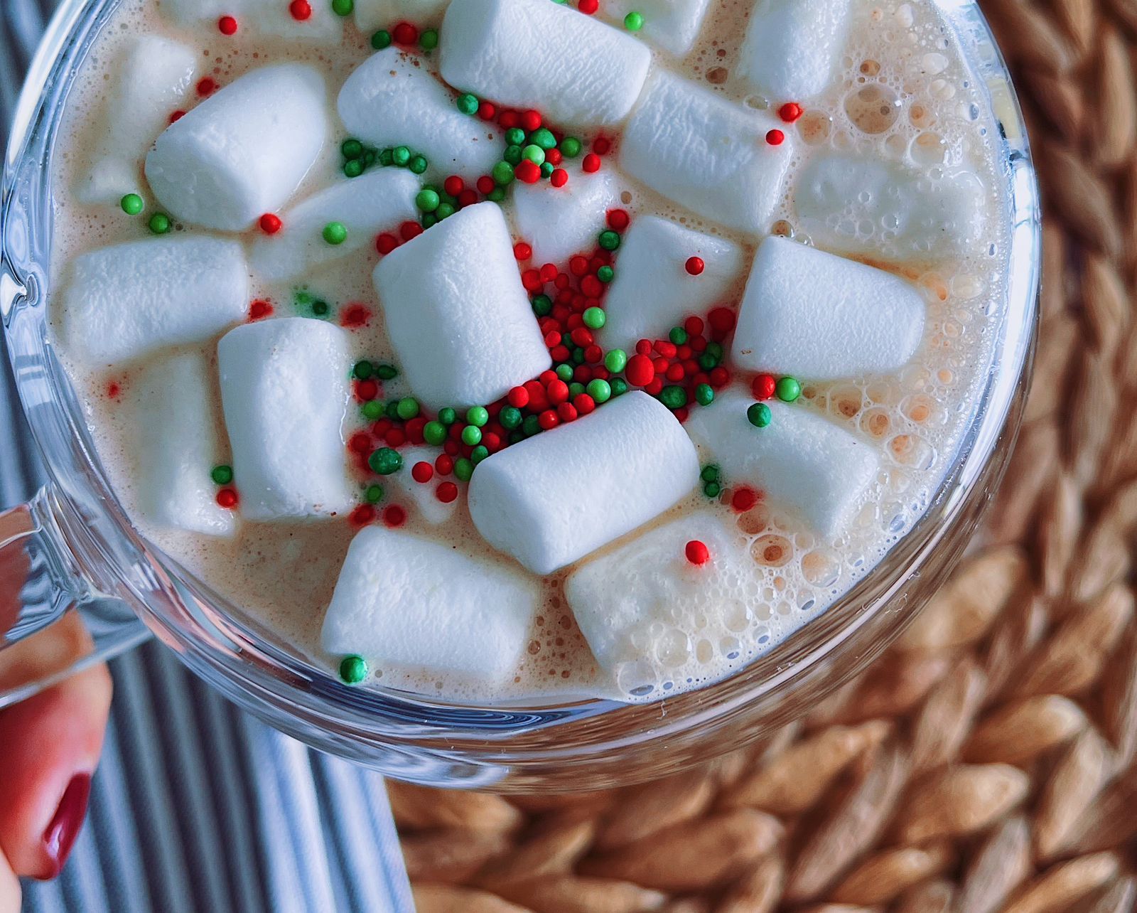 Chocolate caliente con masmelos, una receta para conquistar en la mesa