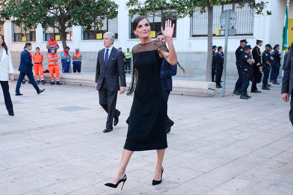 Los flecos del vestido de la reina Letizia hicieron toda una aparición.