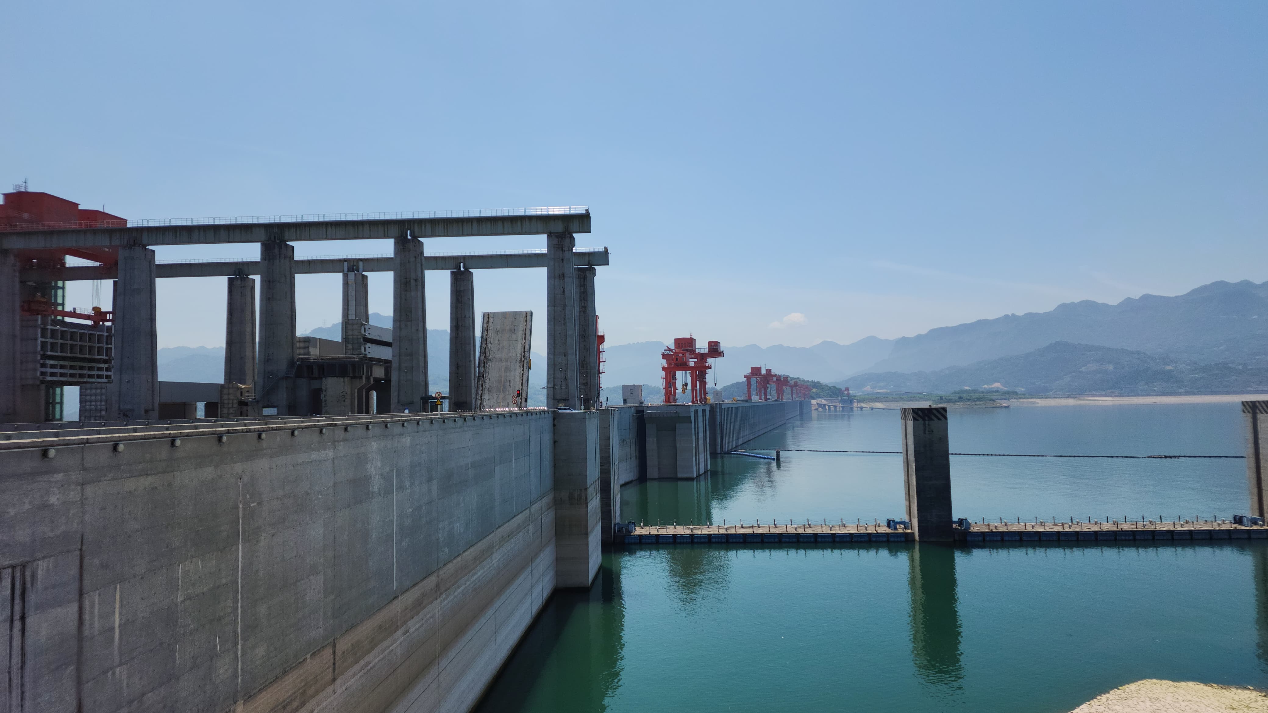 La hidroeléctrica concentra 42.000 millones de toneladas de agua en una superficie de unos 600 kilómetros cuadrados.