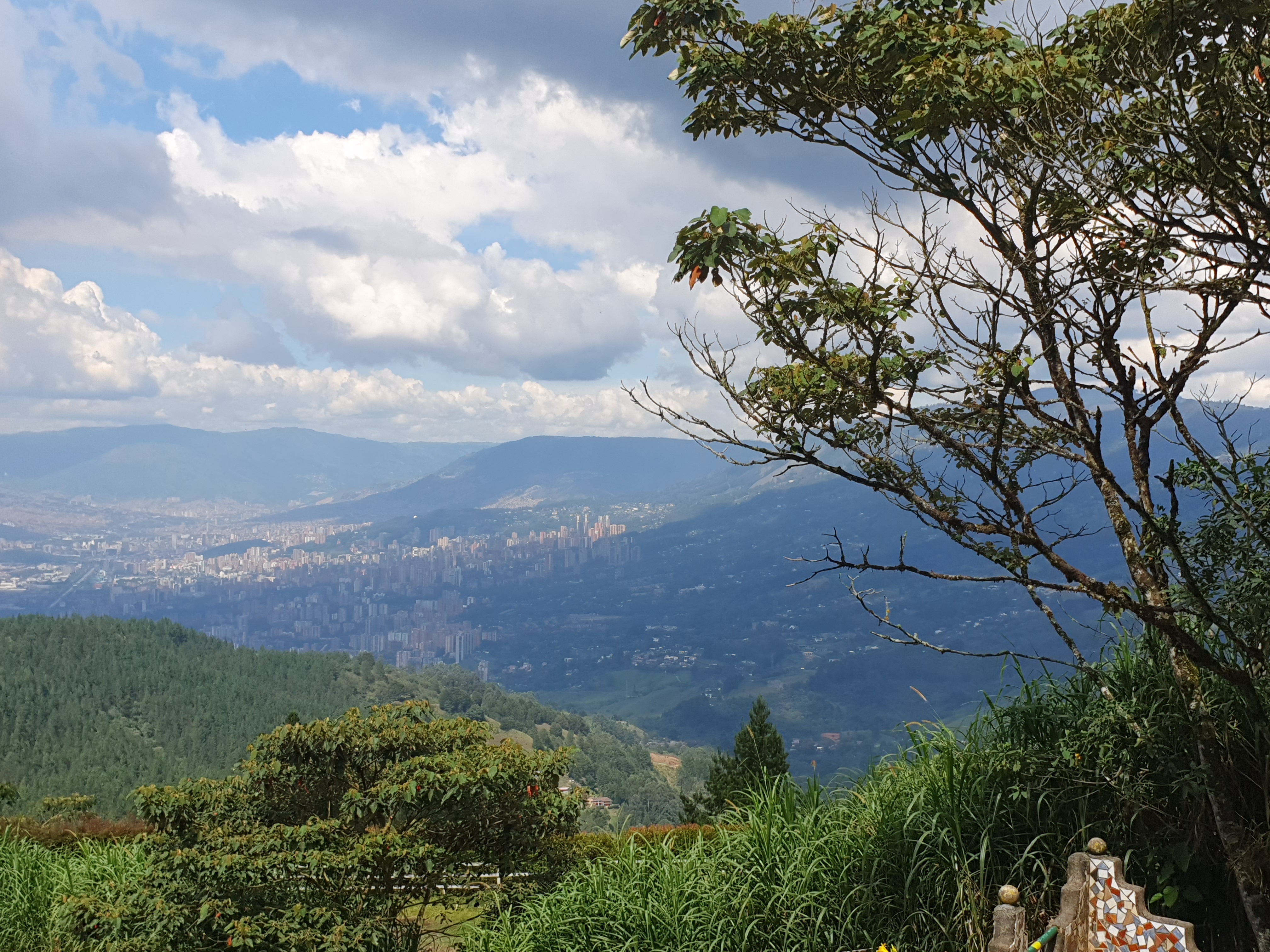 Hallan el cuerpo de una mujer dentro de una carpa en zona rural de Envigado