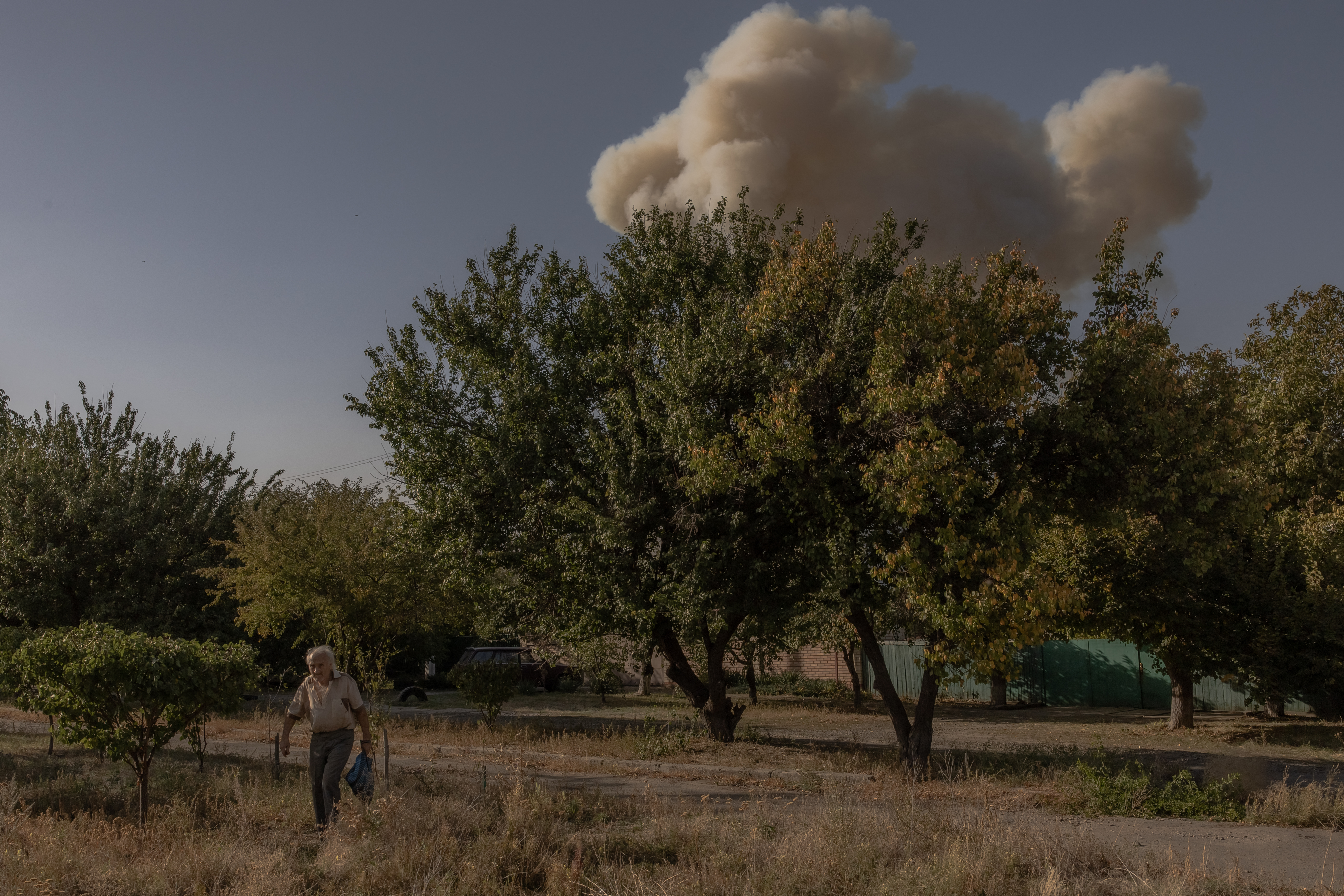 Más de mil evacuados por incendio en una petrolera de Crimea tras bombardeo