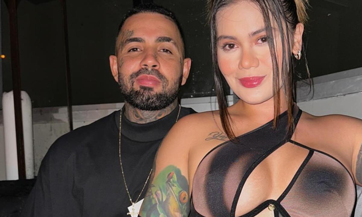 Cintia cossio cogiendo