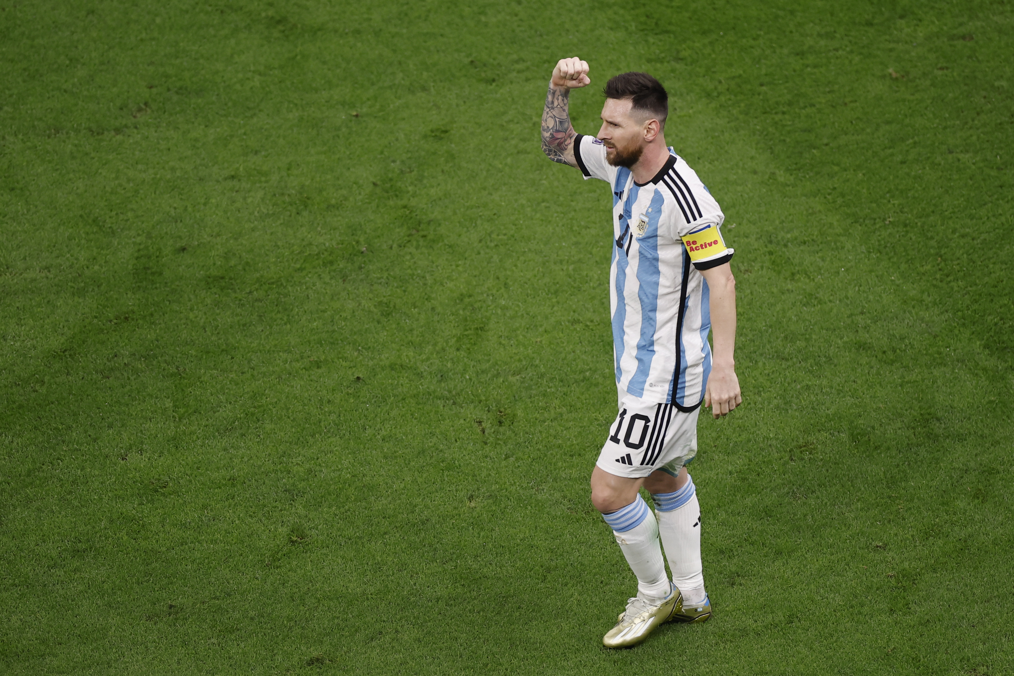 GR2019. LUSAIL (CATAR), 13/12/2022.- Lionel Messi de Argentina celebra un gol hoy, en un partido de semifinales del Mundial de Fútbol Qatar 2022 entre Argentina y Croacia en el estadio de Lusail (Catar). EFE/ Alberto Estevez