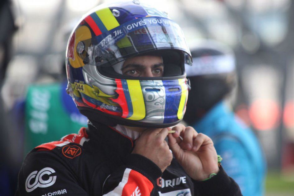 Equipo de Gustavo Yacamán logró la pole en Silverstone. Foto: Oficina de prensa