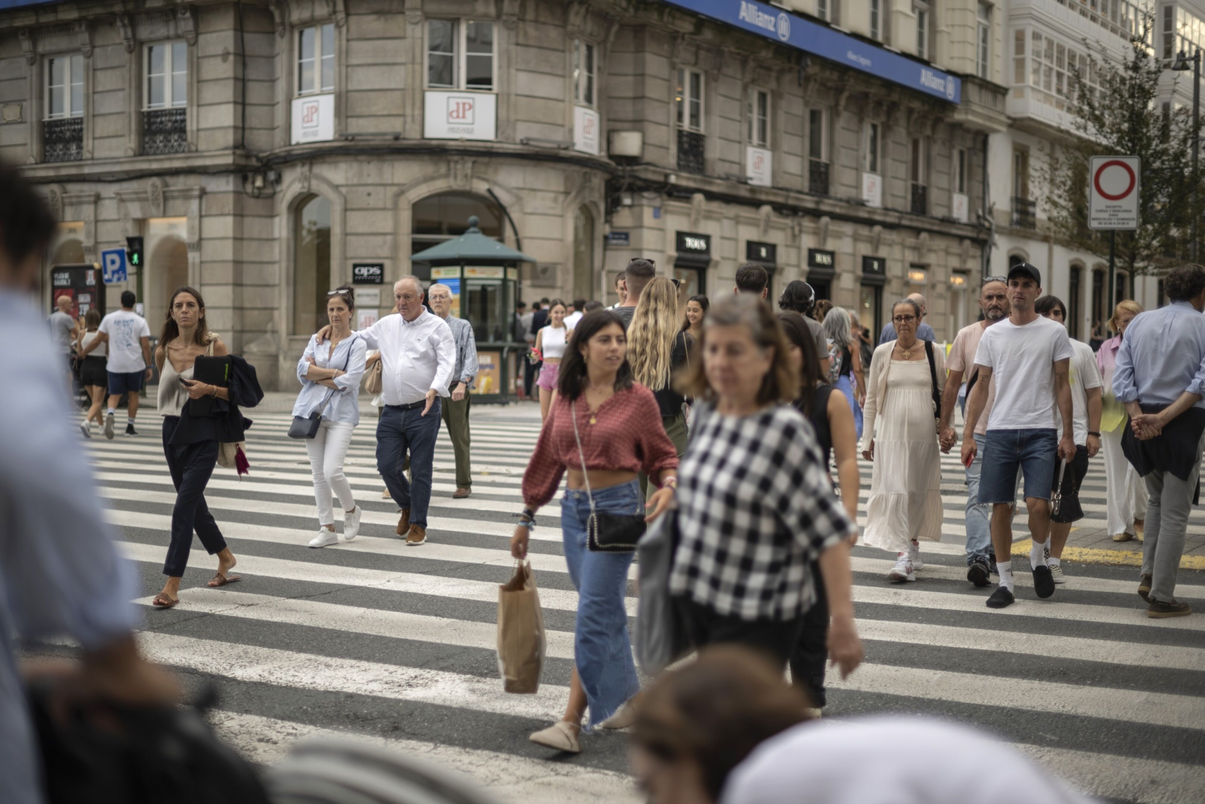 Inflación en Europa bajó al 2,4 % en noviembre y se acerca a la meta del BCE