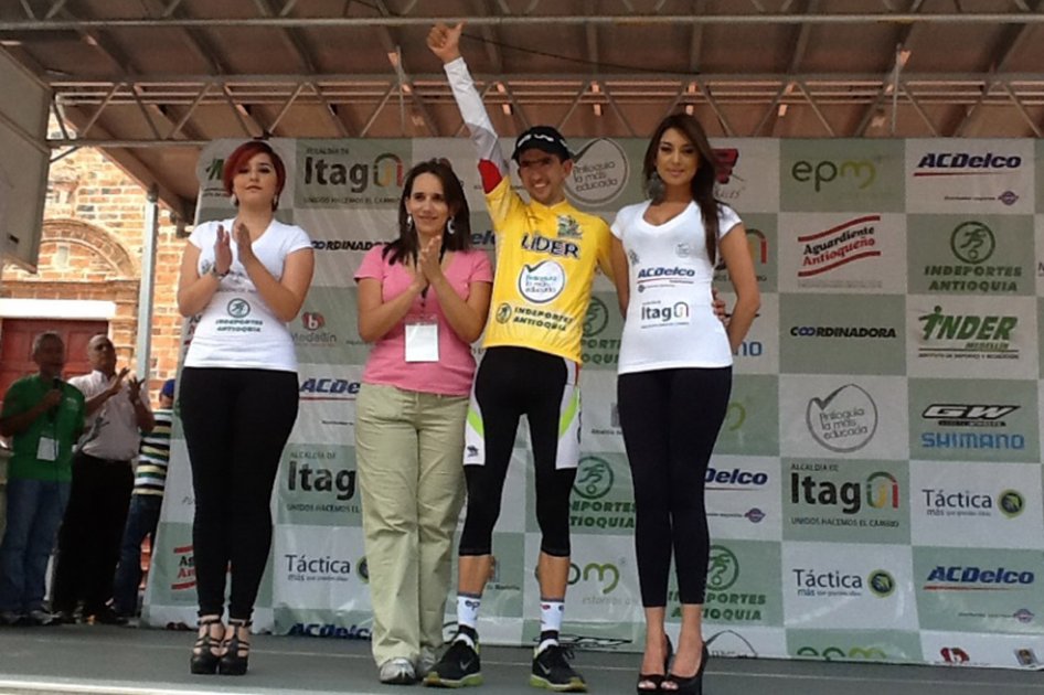 Edwin Carvajal, primer líder de la Vuelta a Antioquia