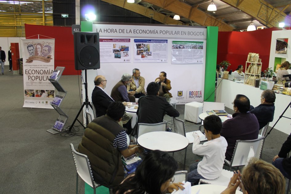 Economía popular en Bogotá se debate en la Feria del Libro