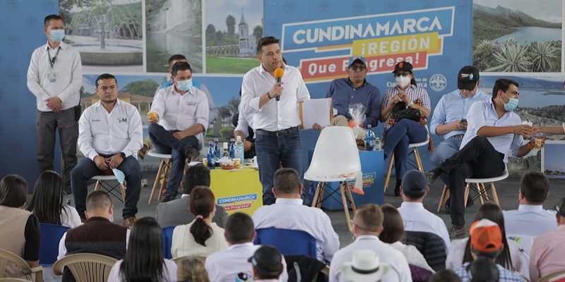 Gobernador de Cundinamarca anuncia obra de viaducto al llano en Guayabetal