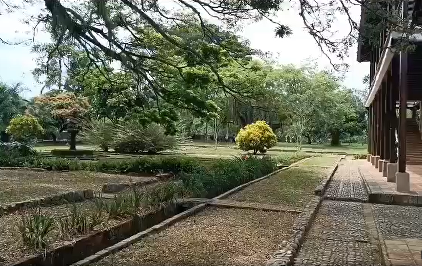 Encapuchados entraron a escuela e intimidaron a rectora en Cauca