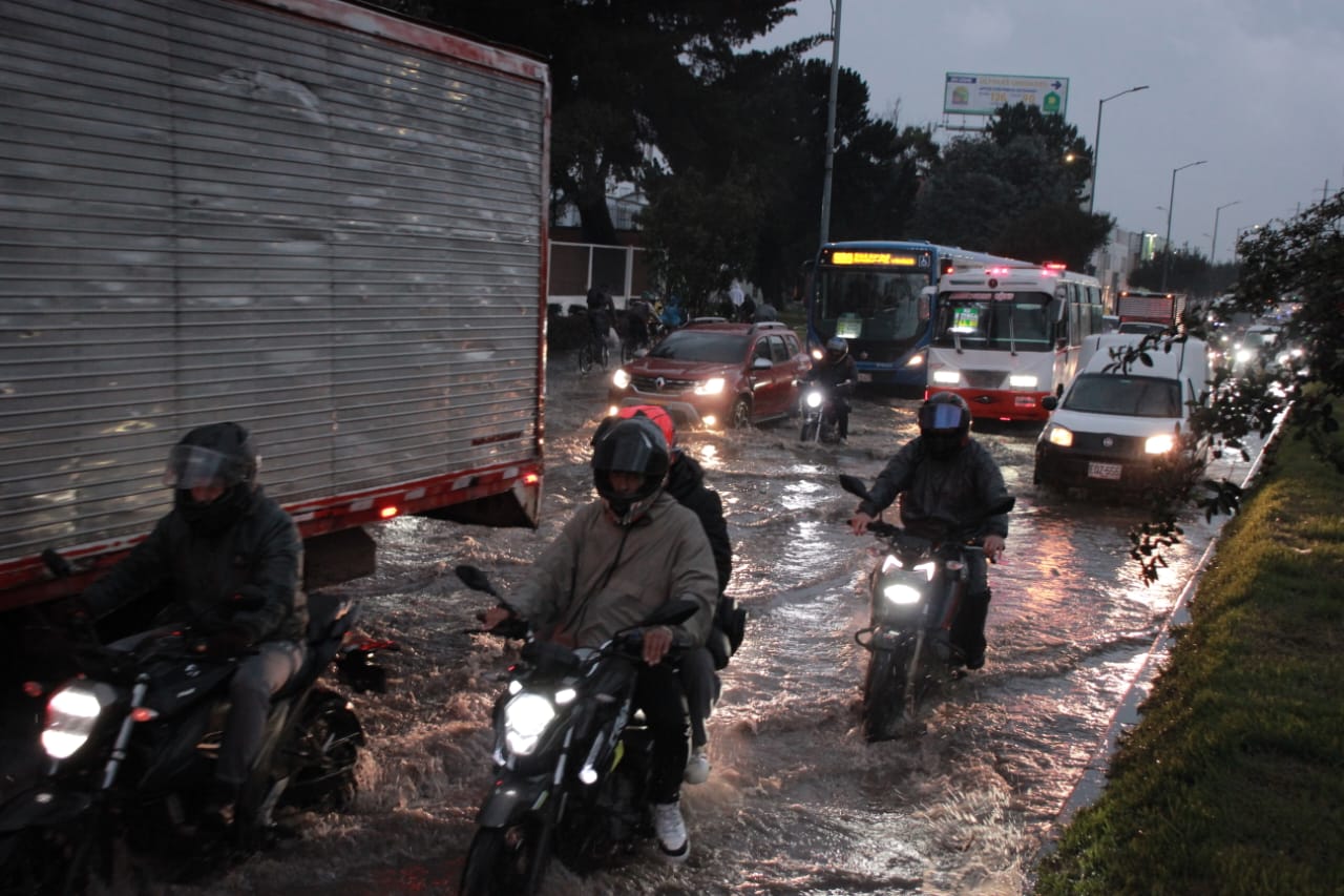 Durante gran parte de la tarde, la autopista sur colapsó en ambos sentidos. Pasadas las 8:45 p.m., cuando la operación de Transmilenio retornó su operación, que el sector se descongestionó y la normalidad se recuperó paulatinamente.