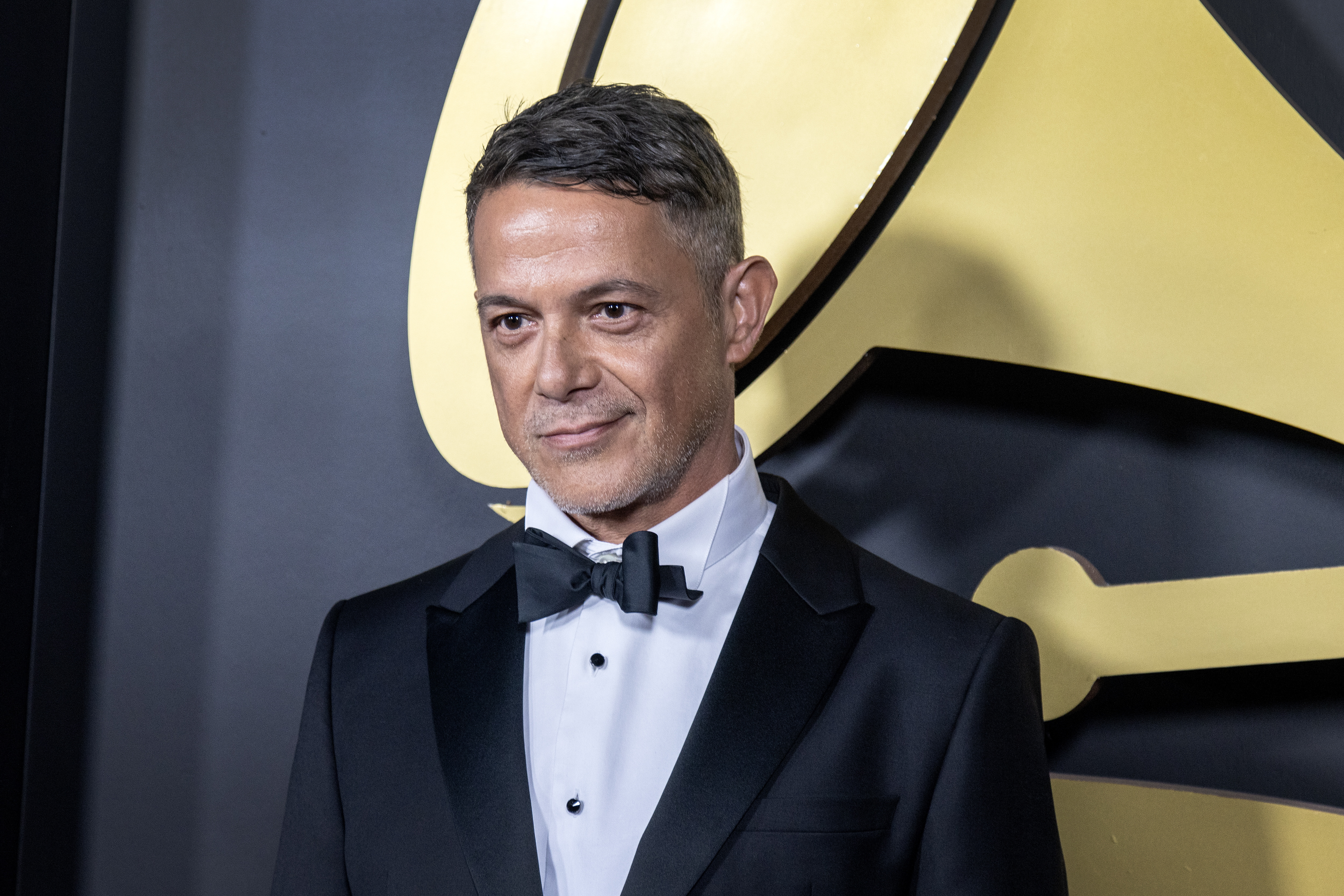 Miami Beach (United States), 14/11/2024.- Singer Alejandro Sanz attends the red carpet at the Latin Grammy Person of the Year event at the Miami Beach Convention Center in Miami Beach, Florida, USA, 13 November 2024. The GRAMMY winning artist and 2024 Latin Recording Academy Person of the Year is the Colombian singer, Carlos Vives. EFE/EPA/CRISTOBAL HERRERA-ULASHKEVICH
