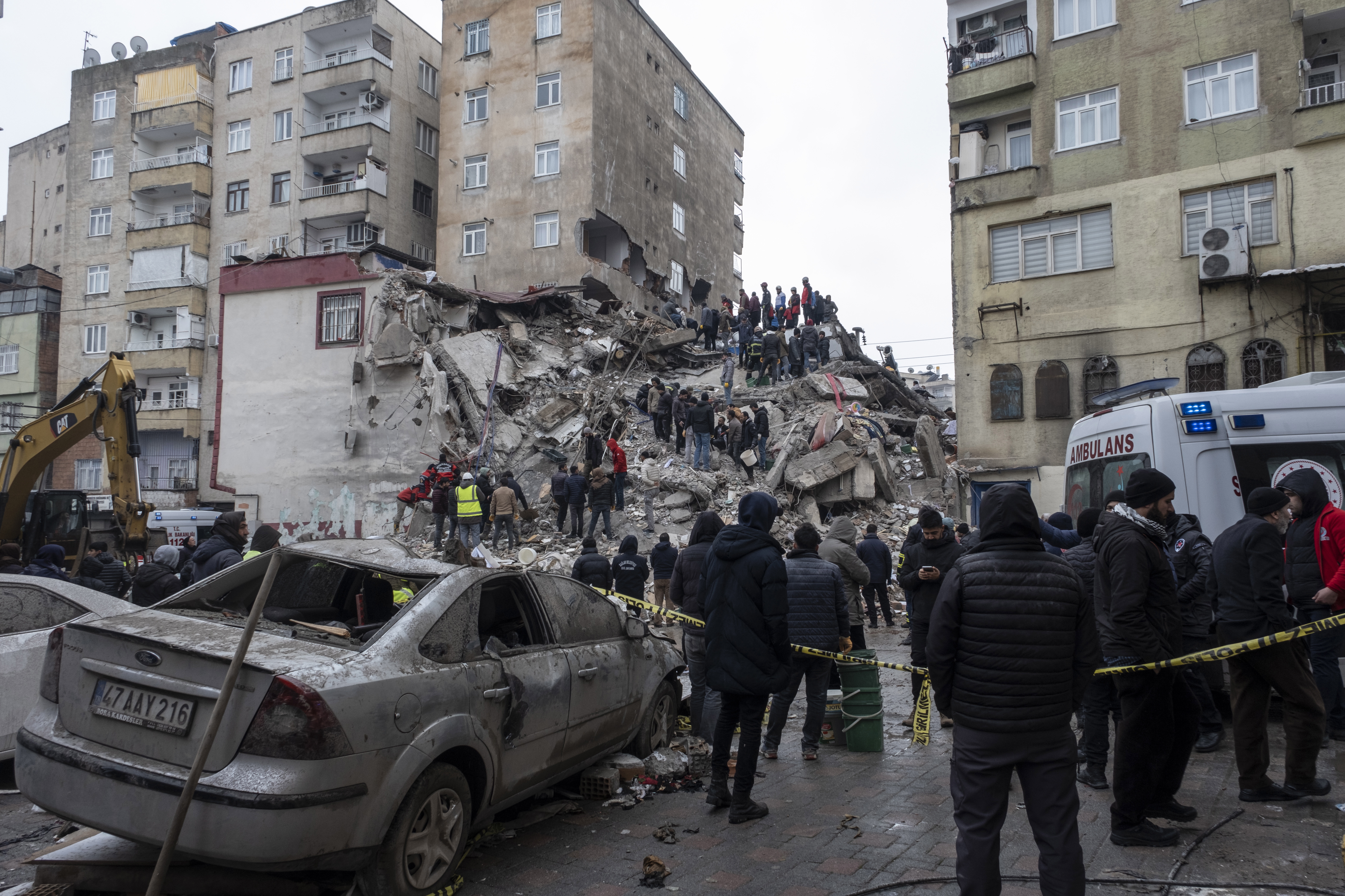 Las devastadoras imágenes del potente terremoto en Siria y Turquía