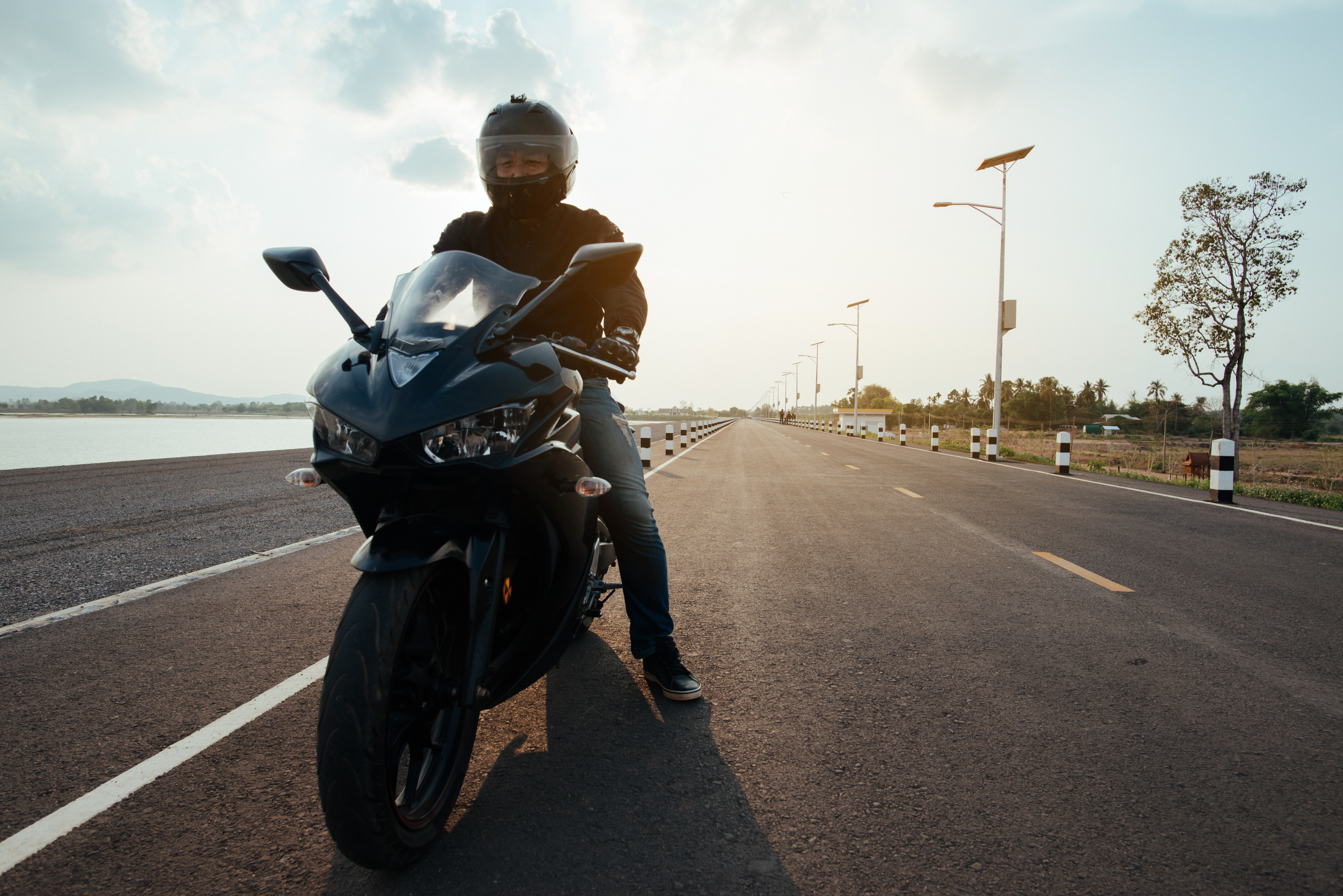 ¿Qué es la conducción defensiva en moto y cómo puede salvar vidas?